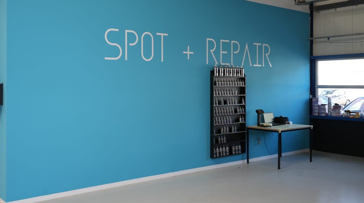 De Spot en Repair-wand in de werkplaats van Carisma Detailing in Groningen